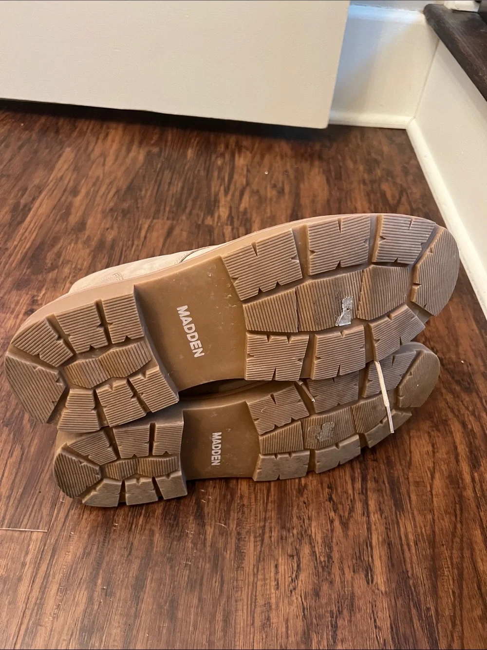 Madden - mens WORN ONCE FOR PHOTO SHOOT - beige suede - flower detail